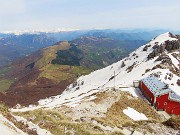 53 Rif. Azzoni , versante est Resegone innevato, Costa del Palio in veste primaverile